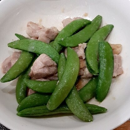 玉ねぎがなかったのでスナップえんどうと鶏肉で作りました。シャキシャキで美味しかったです！